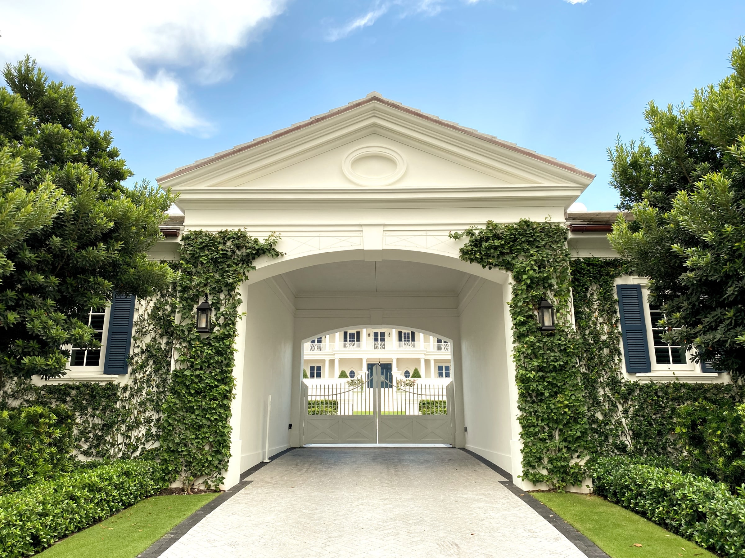 Gated entry arch