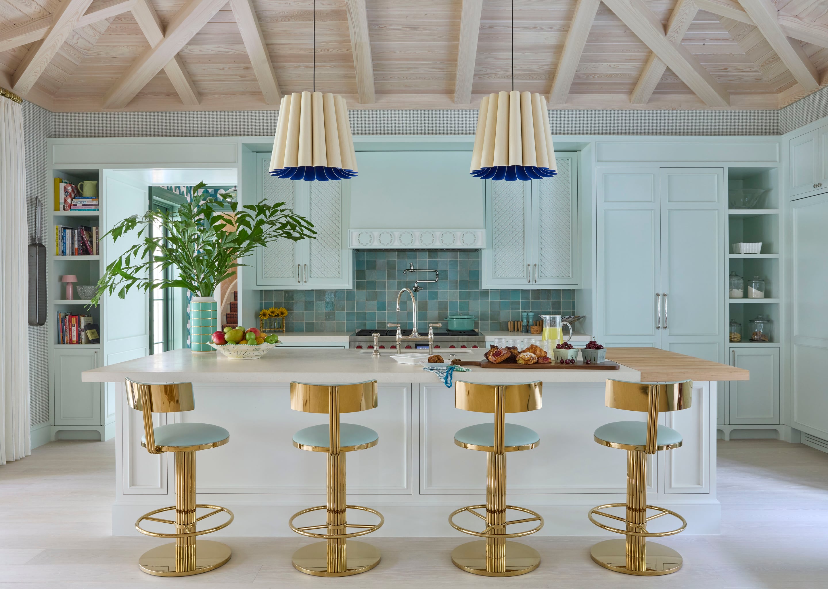Kitchen in blue and unlacquered brass