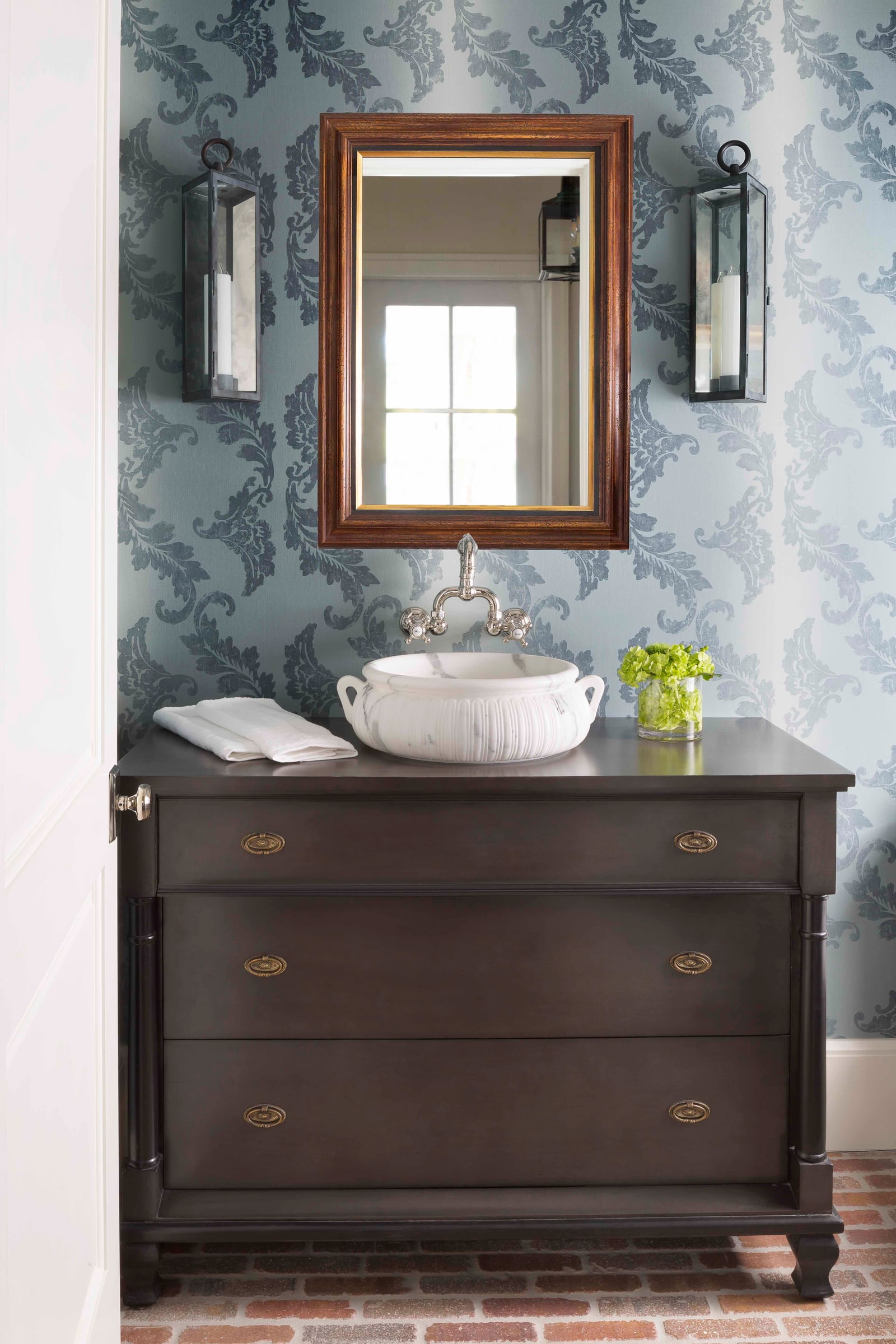 Powder room in blue