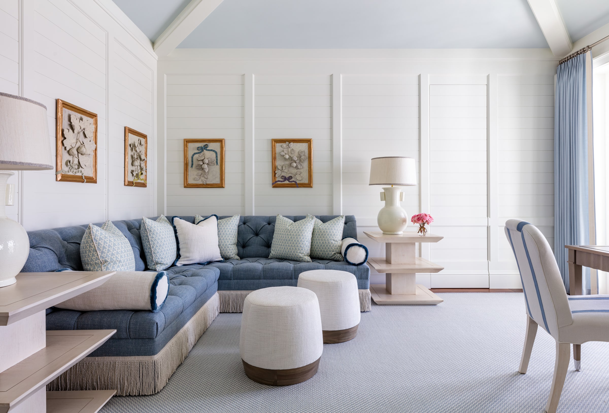 Sitting room in blue