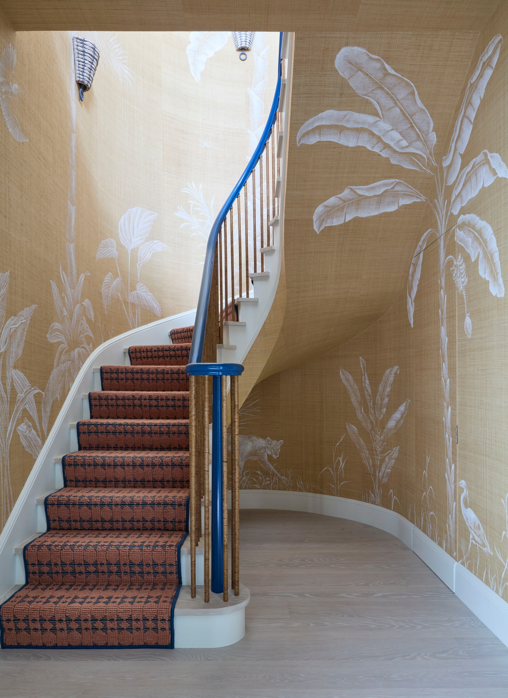 Curved stair hall