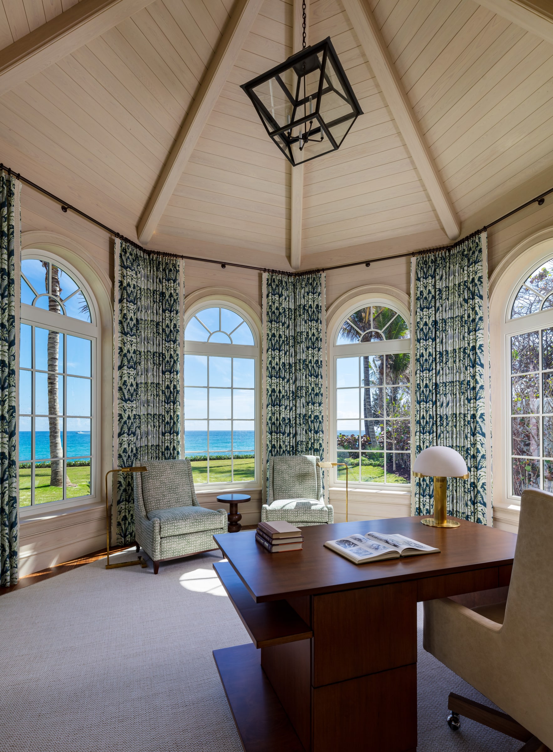 Octagonal study to the ocean
